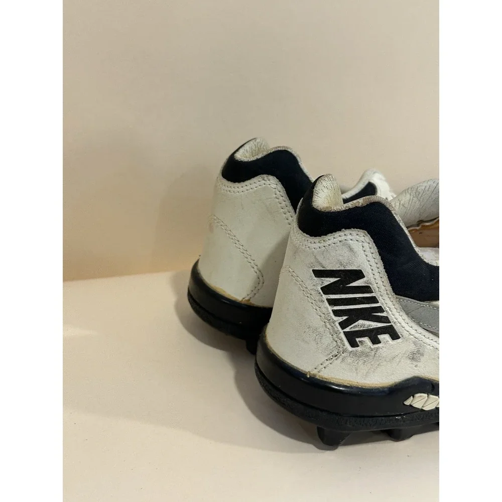 Nike Shark Cleats Size 10.5 (missing Laces)‎